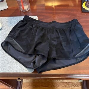 Lululemon hotty hot shorts. 2.5 inch. Size 8